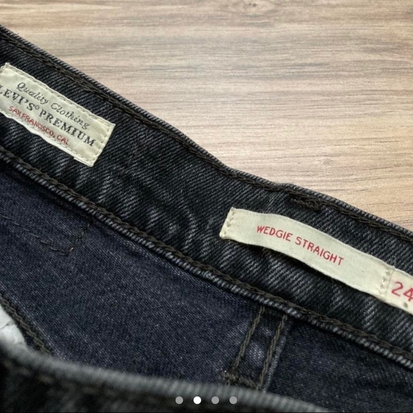 Levi’s Ribcage Straight-Leg Jeans - Picture 3 of 4